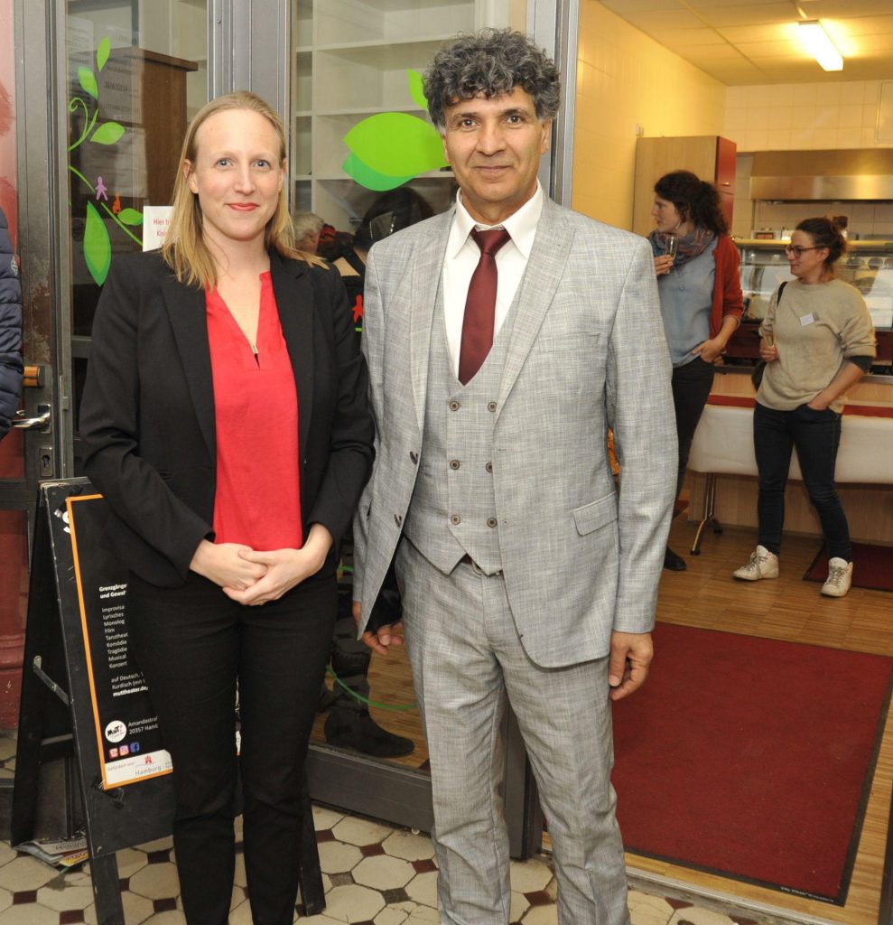 Helen Rüge (Behöre für Kultur und Medien) und Mahmut Canbay beim gemeinsamen Ausklang